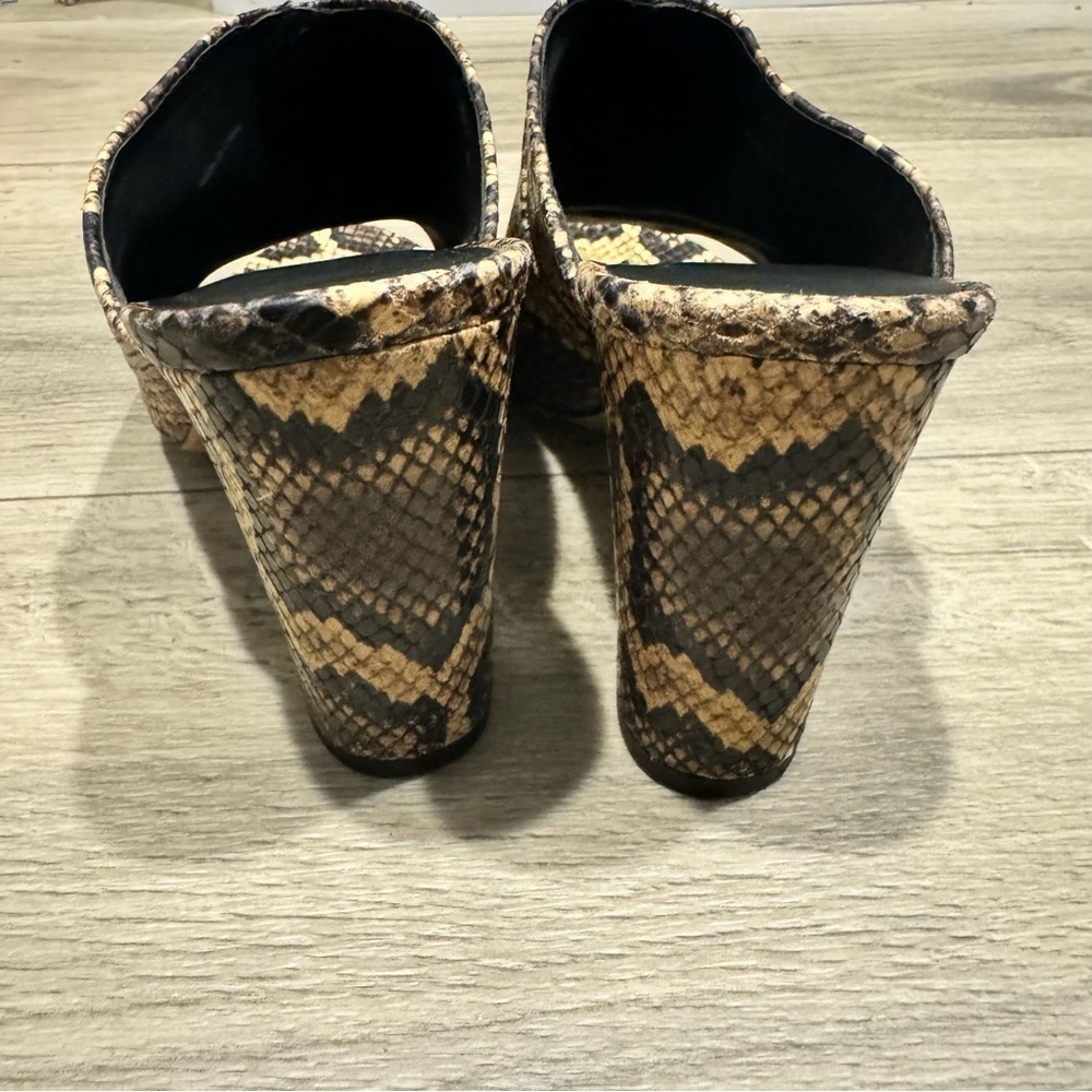 Vince Heath Women's Snake Print LeatherCross Strap Sandals Size 6.5 MSRP $325.00 - Picture 2 of 6